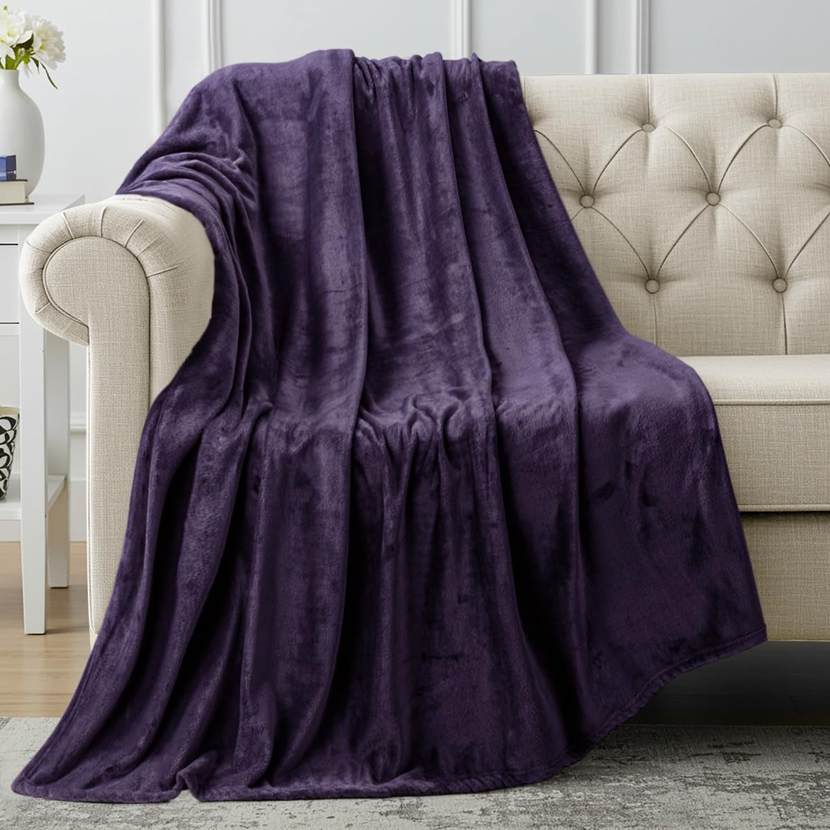 Refined Fleece Blanket — Timeless Warmth, Instant Comfort