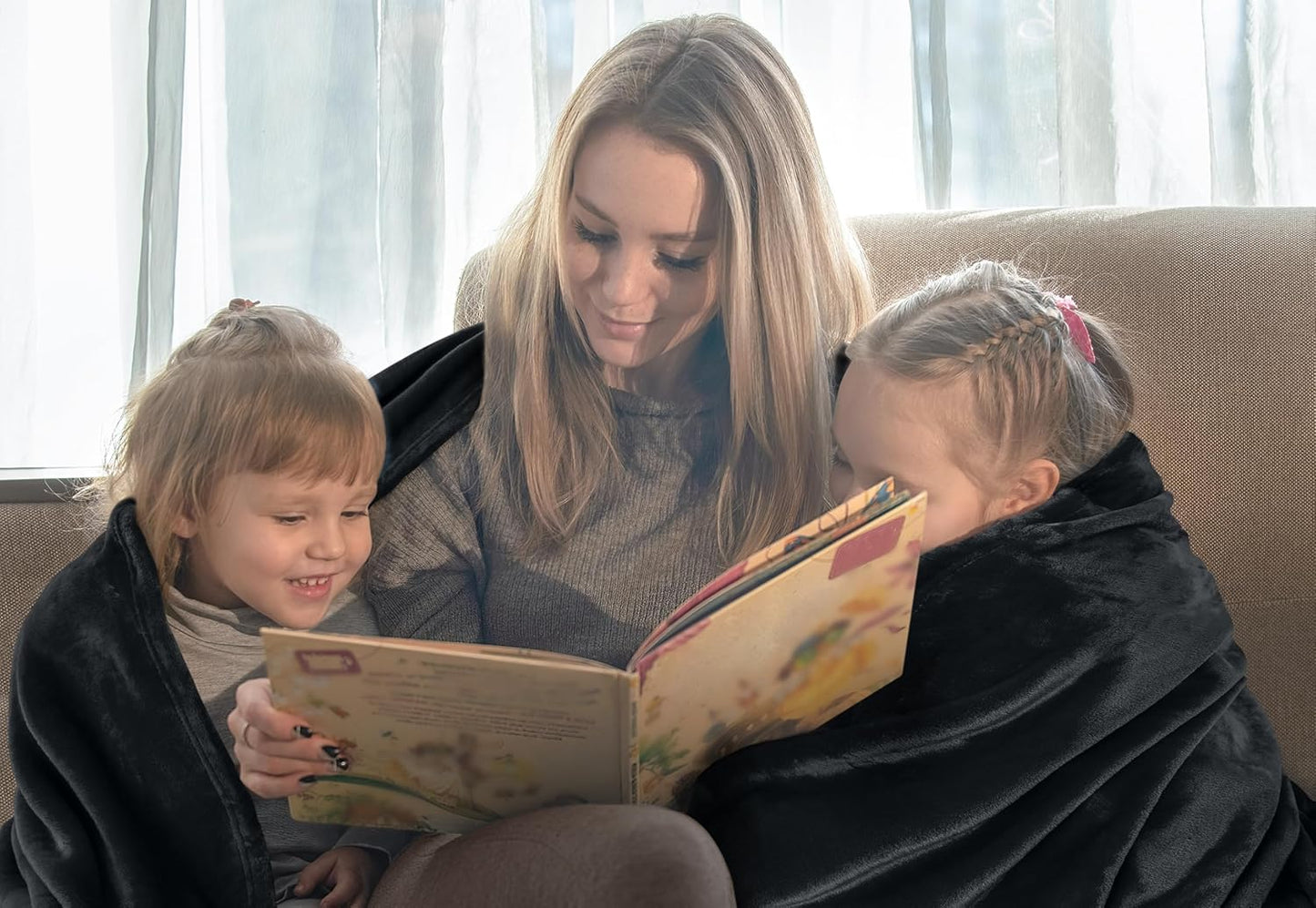 Refined Fleece Blanket — Timeless Warmth, Instant Comfort