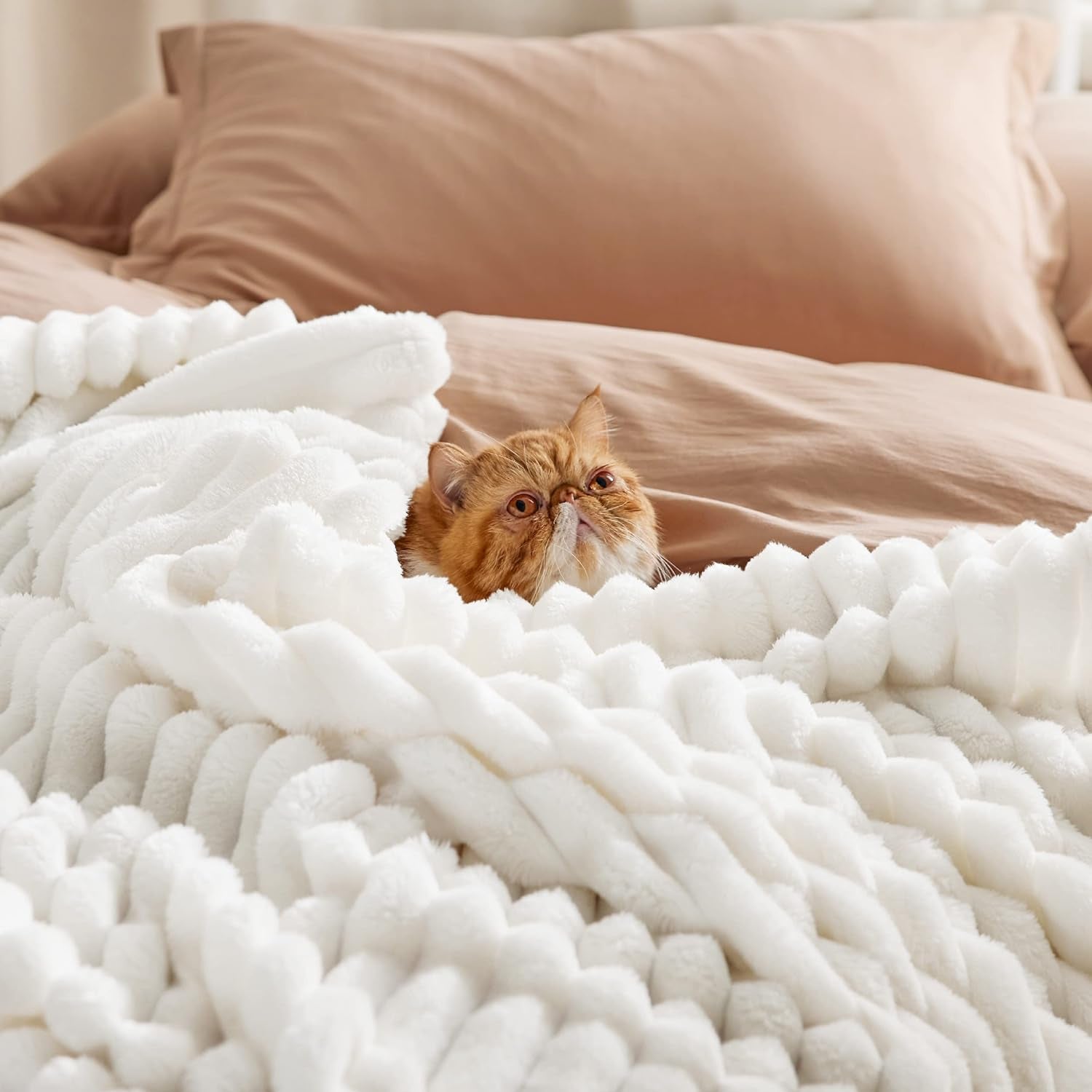 Gentlesoft White Fleece Throw Blanket