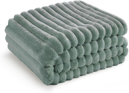 Gentlesoft White Fleece Throw Blanket