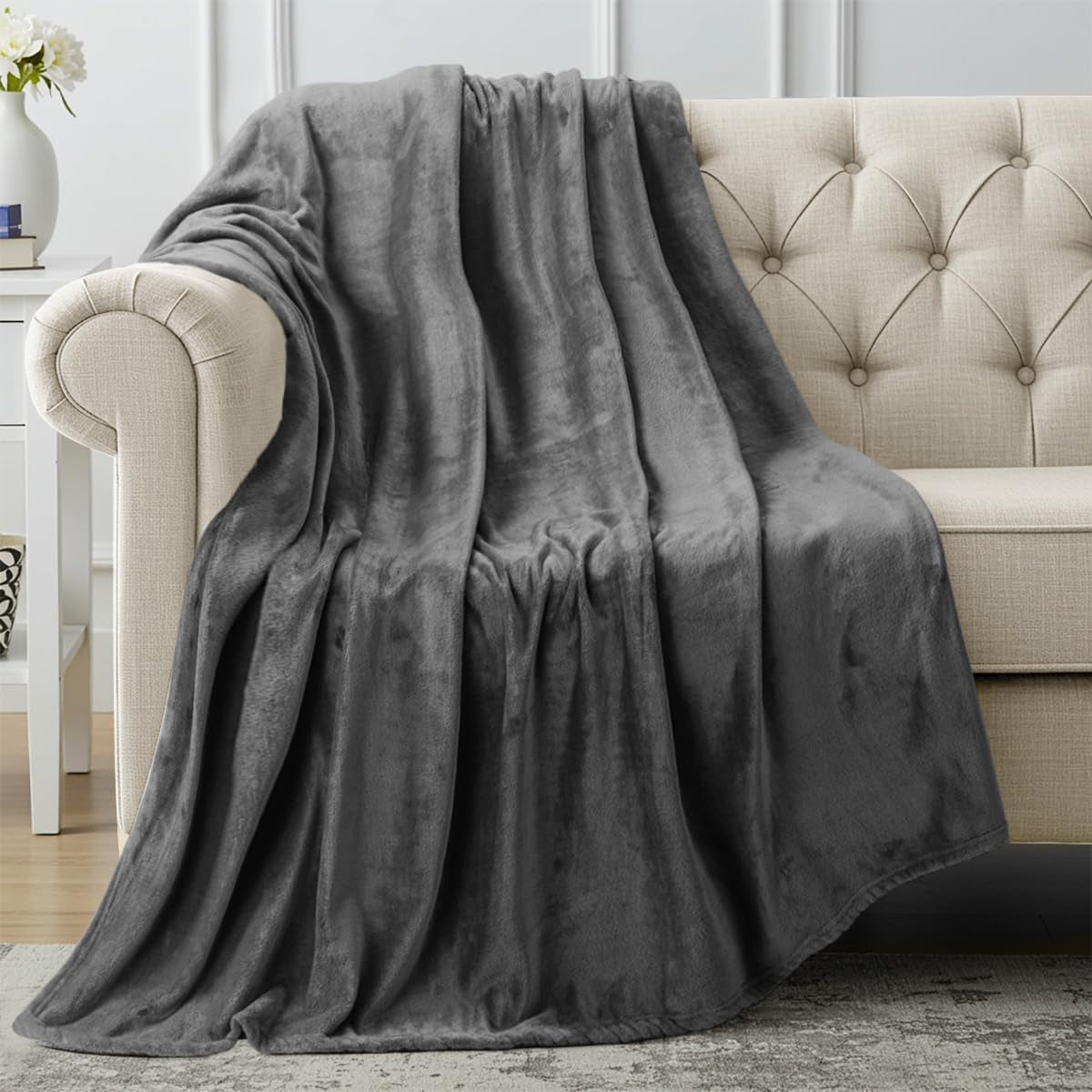 Refined Fleece Blanket — Timeless Warmth, Instant Comfort