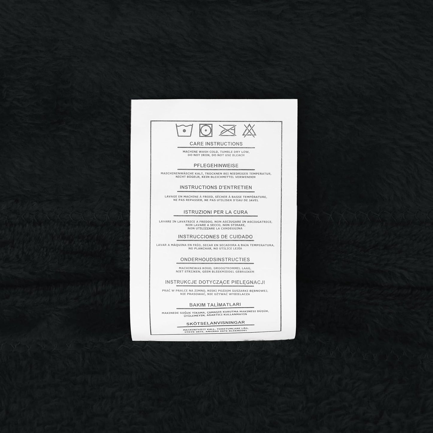 Refined Fleece Blanket — Timeless Warmth, Instant Comfort