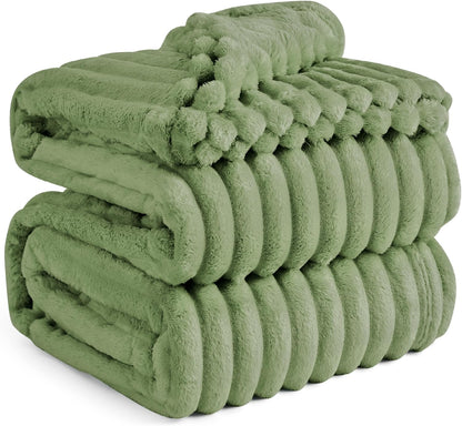 Gentlesoft White Fleece Throw Blanket