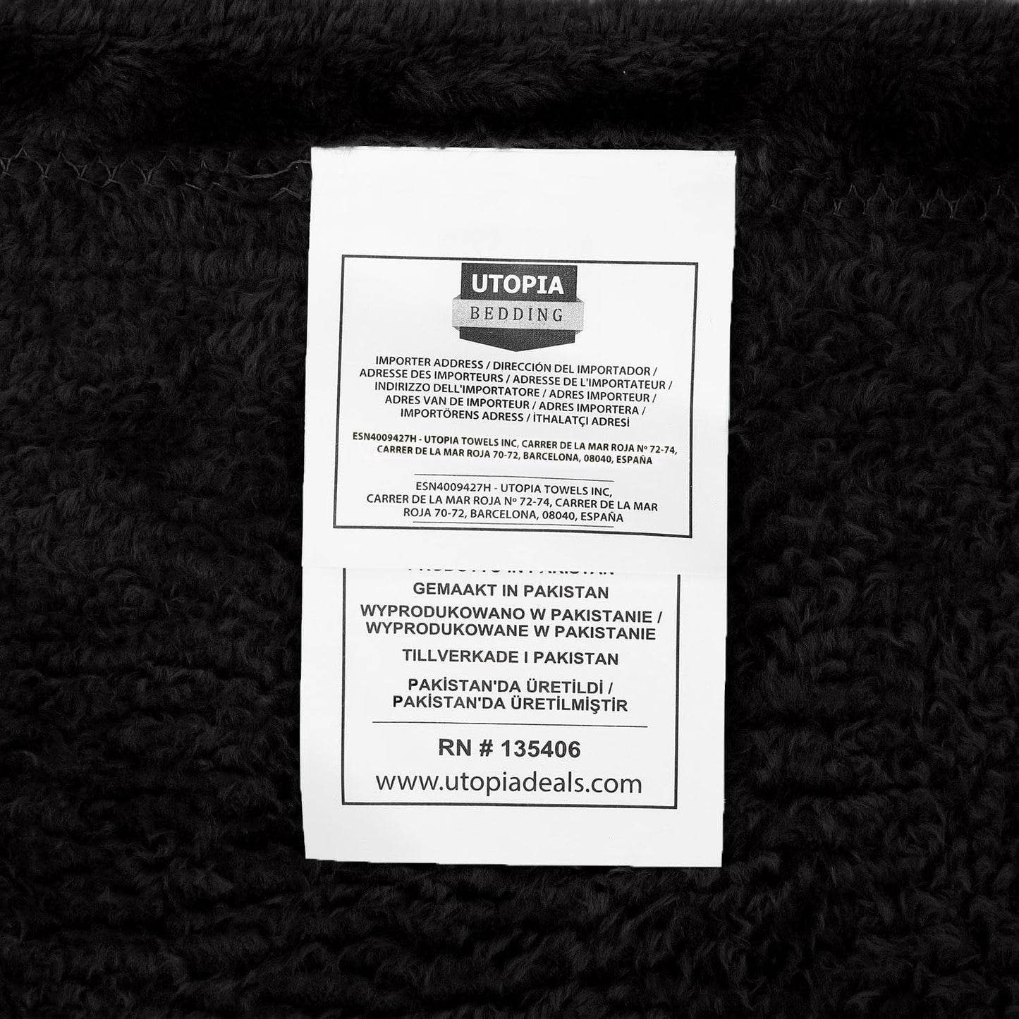 Refined Fleece Blanket — Timeless Warmth, Instant Comfort