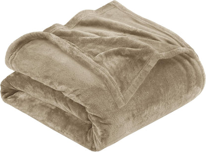 Refined Fleece Blanket — Timeless Warmth, Instant Comfort