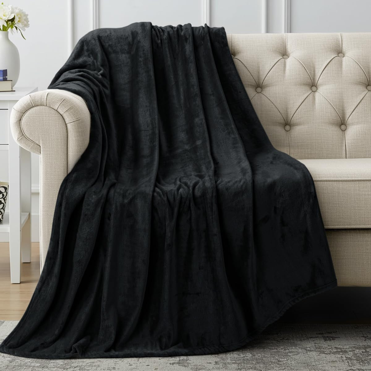 Refined Fleece Blanket — Timeless Warmth, Instant Comfort