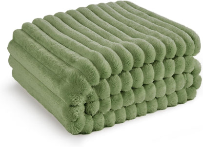 Gentlesoft White Fleece Throw Blanket