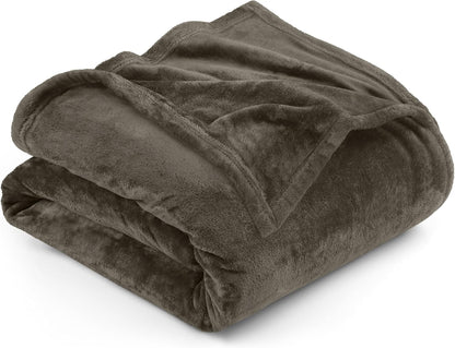 Refined Fleece Blanket — Timeless Warmth, Instant Comfort