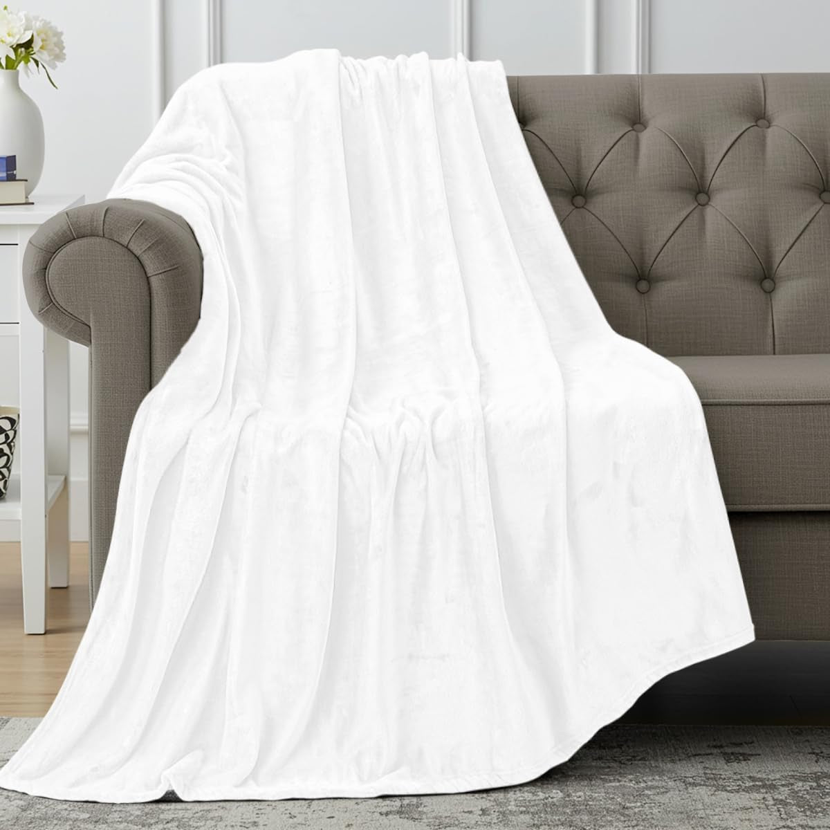 Refined Fleece Blanket — Timeless Warmth, Instant Comfort